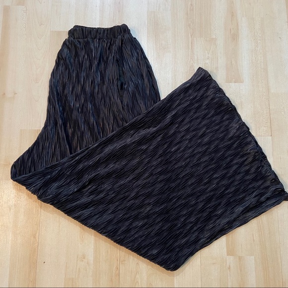 Wide leg black wrinkled culottes